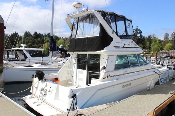 1995 Sea Ray 370 Sport Sedan Photo 2 of 23