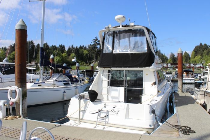 1995 Sea Ray 370 Sport Sedan Photo 3 of 23