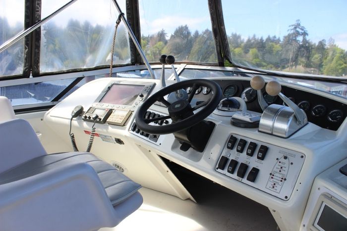 1995 Sea Ray 370 Sport Sedan Photo 7 of 23