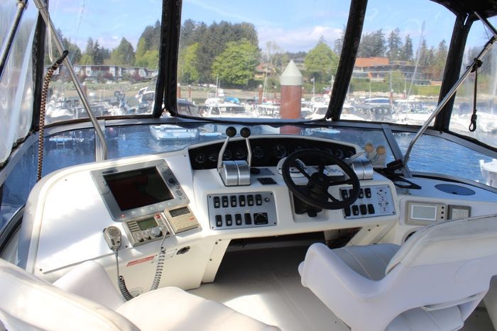 1995 Sea Ray 370 Sport Sedan Photo 8 of 23