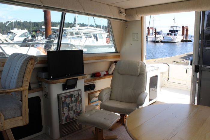 1995 Sea Ray 370 Sport Sedan Photo 10 of 23
