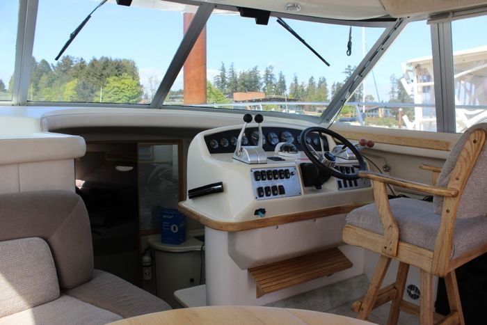 1995 Sea Ray 370 Sport Sedan Photo 11 of 23