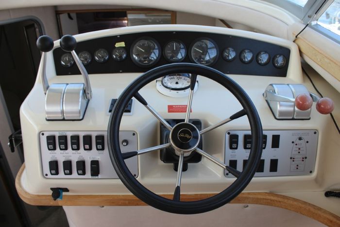 1995 Sea Ray 370 Sport Sedan Photo 12 of 23
