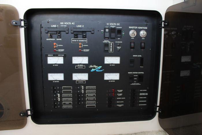 1995 Sea Ray 370 Sport Sedan Photo 13 of 23