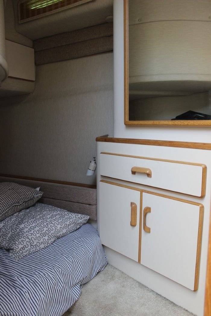 1995 Sea Ray 370 Sport Sedan Photo 16 of 23