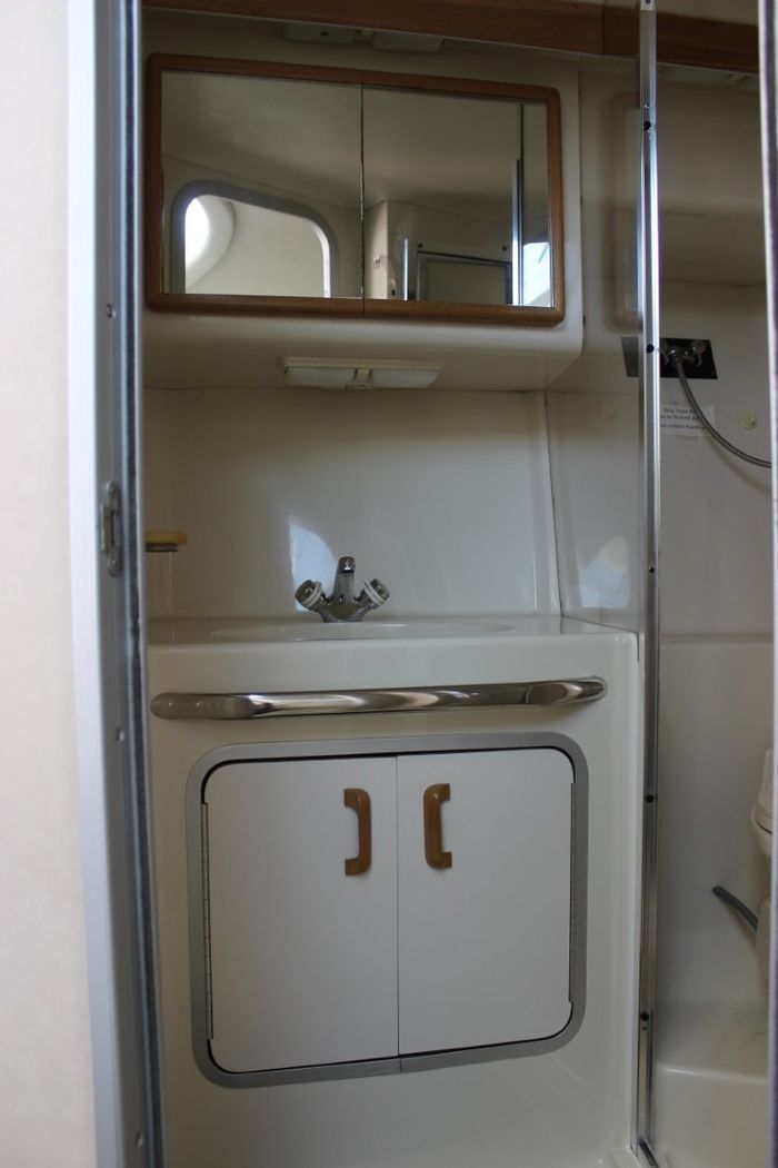 1995 Sea Ray 370 Sport Sedan Photo 22 of 23