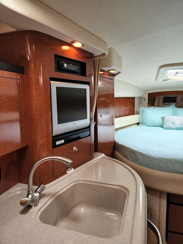 2005 Sea Ray 340 Sundancer Photo 29 of 47