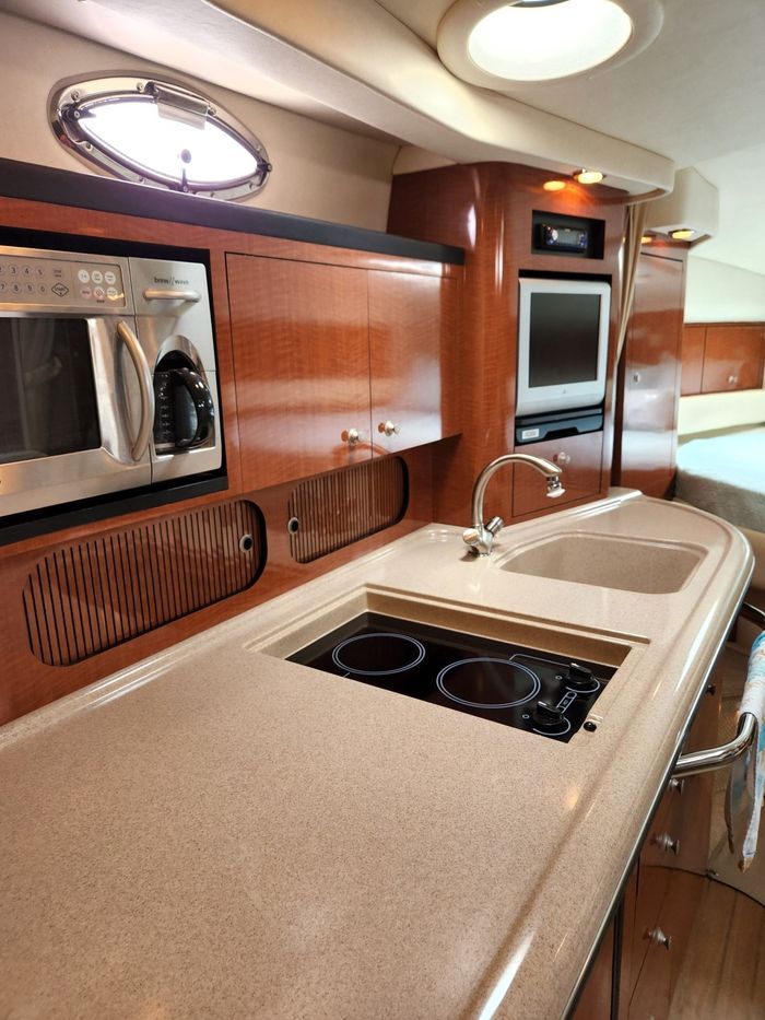 2005 Sea Ray 340 Sundancer Photo 31 of 47