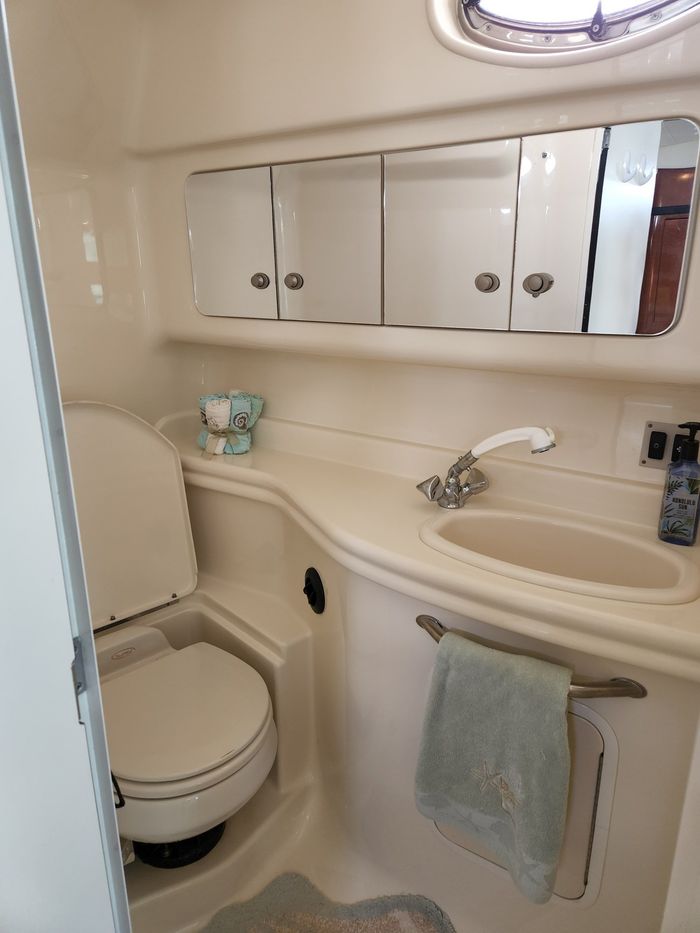 2005 Sea Ray 340 Sundancer Photo 40 of 47
