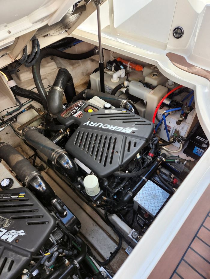 2005 Sea Ray 340 Sundancer Photo 43 of 47