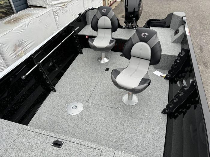 2025 Crestliner Crestliner Kodiak Tiller W 60HP & Deluxe Trailer Photo 7 sur 12
