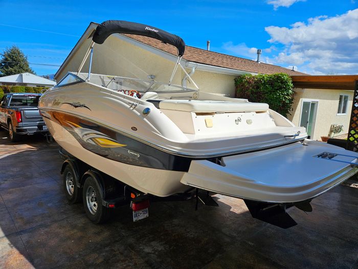 2004 Rinker 232 captiva Photo 7 of 10