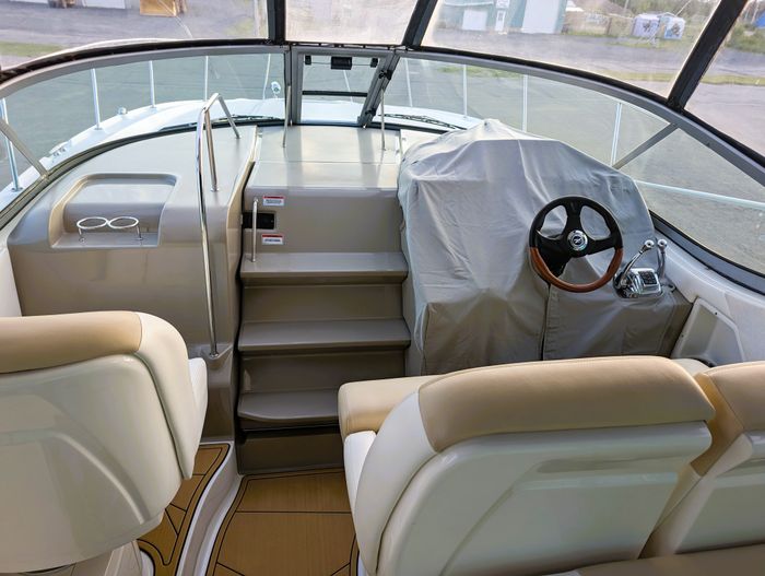 2008 Sea Ray 330 Sundancer Photo 5 of 14
