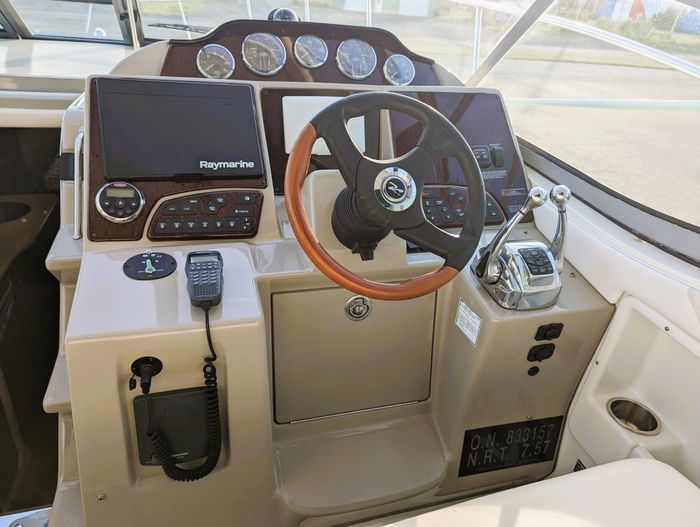 2008 Sea Ray 330 Sundancer Photo 6 of 14