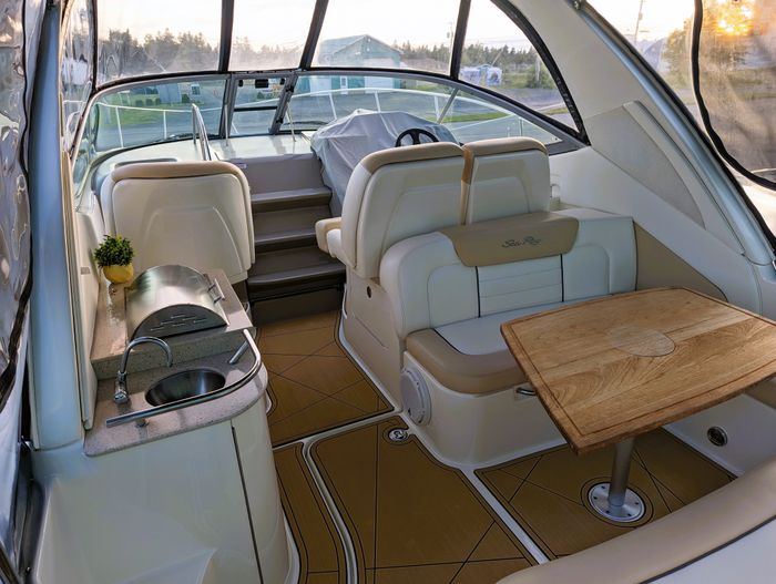 2008 Sea Ray 330 Sundancer Photo 8 of 14