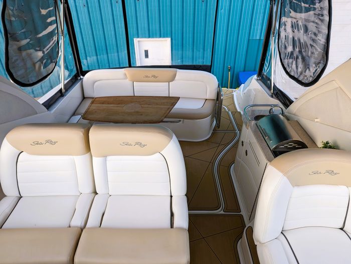 2008 Sea Ray 330 Sundancer Photo 9 of 14