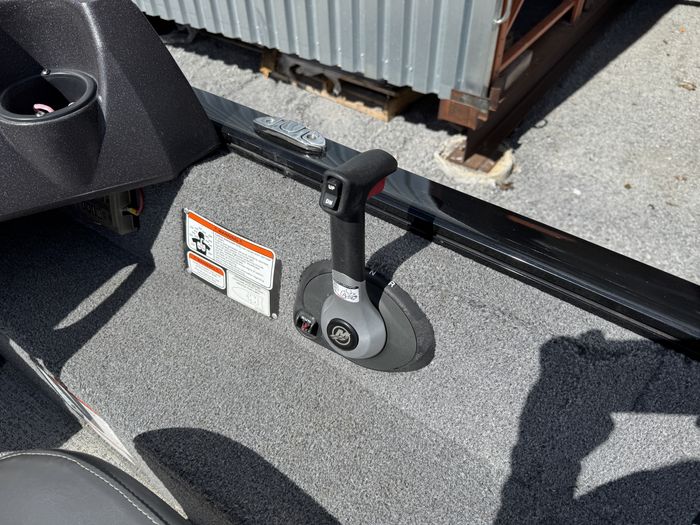 2020 Tracker PRO GUIDE™ V-16 SC Photo 15 of 20