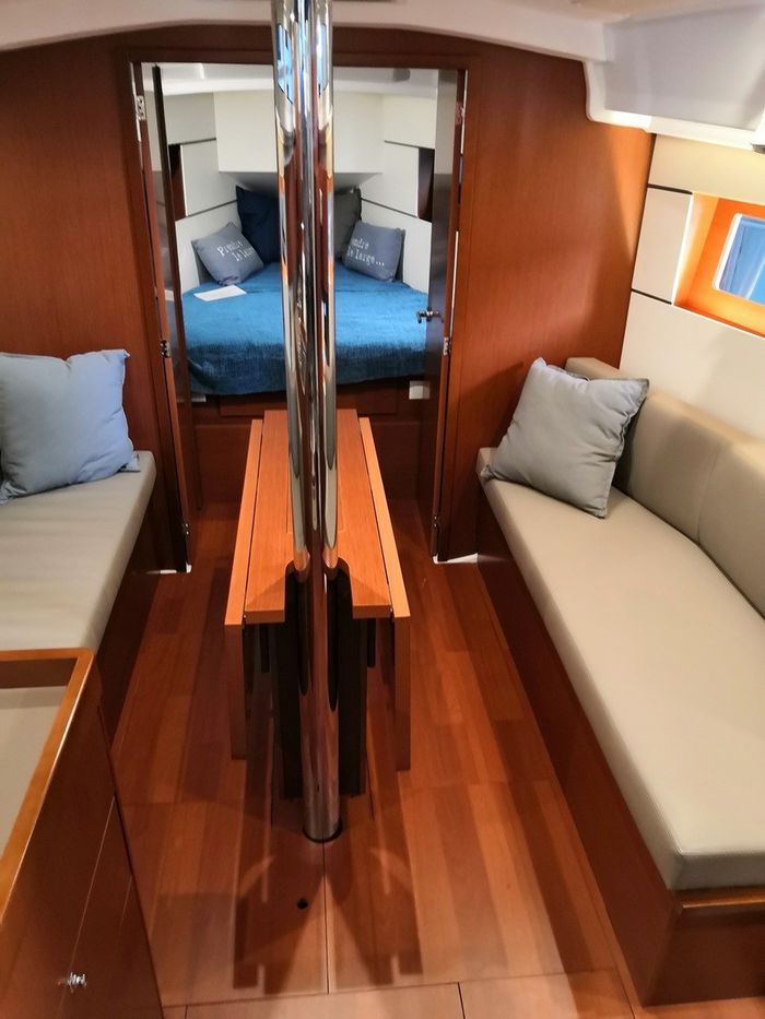 2020 Beneteau oceanis 35.1 Photo 7 of 30
