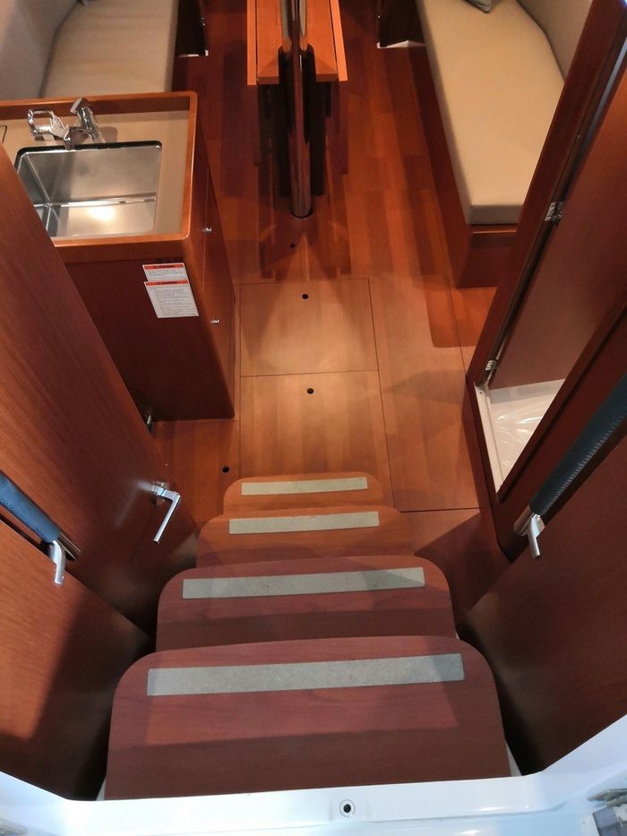 2020 Beneteau oceanis 35.1 Photo 9 of 30