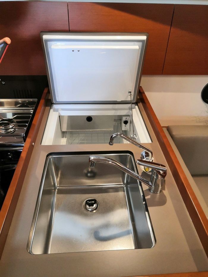 2020 Beneteau oceanis 35.1 Photo 10 of 30