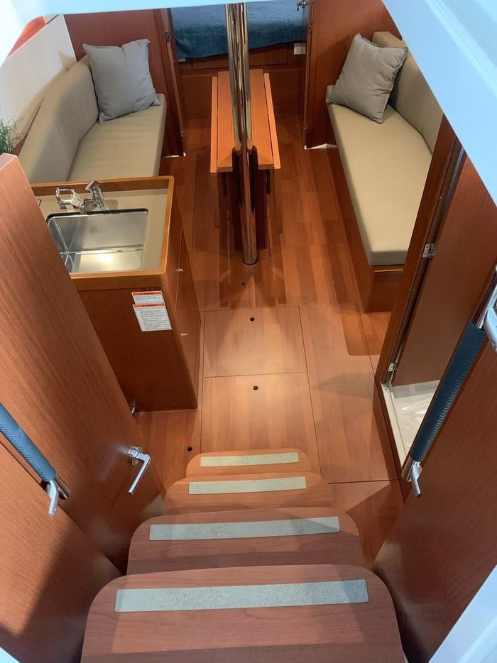 2020 Beneteau oceanis 35.1 Photo 13 of 30