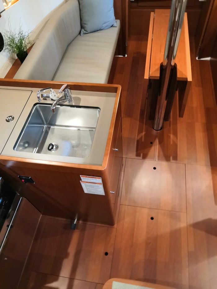 2020 Beneteau oceanis 35.1 Photo 15 of 30