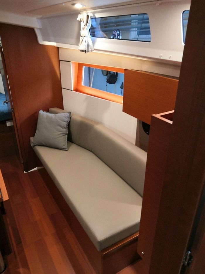 2020 Beneteau oceanis 35.1 Photo 20 of 30