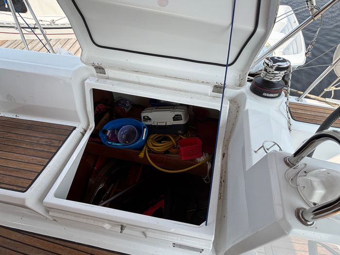 2020 Beneteau oceanis 35.1 Photo 25 of 30