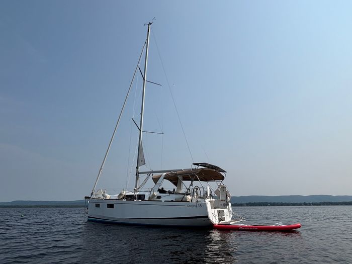 2020 Beneteau oceanis 35.1 Photo 1 of 30