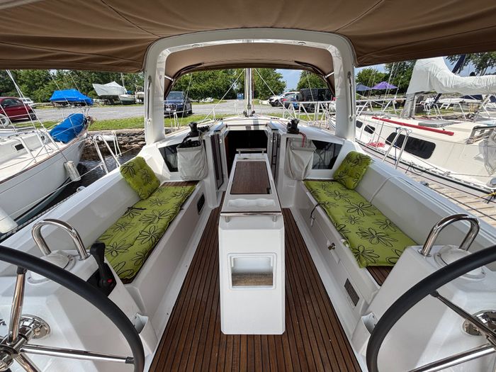 2020 Beneteau oceanis 35.1 Photo 23 of 30