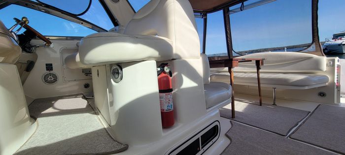 2001 Sea Ray Sundancer 380 Photo 8 of 24