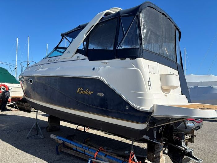 2004 Rinker 270 Fiesta Vee Photo 9 of 21