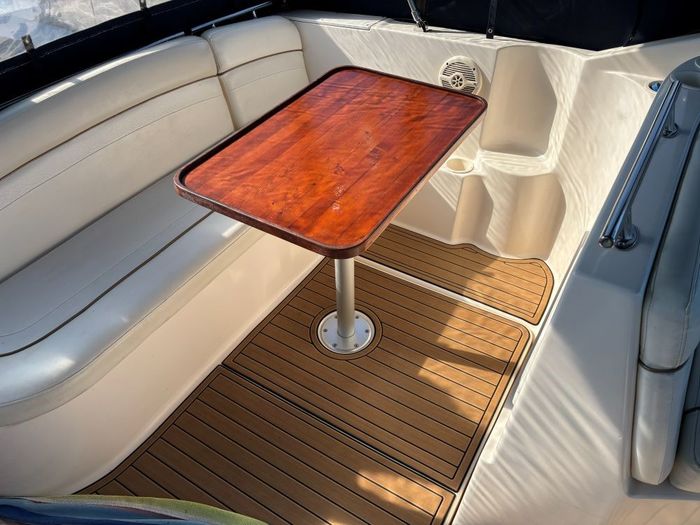 2004 Rinker 270 Fiesta Vee Photo 14 of 21