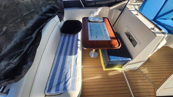 2004 Rinker 270 Fiesta Vee Photo 15 of 21