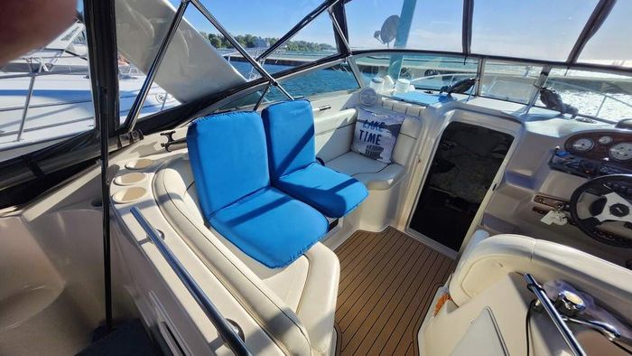 2004 Rinker 270 Fiesta Vee Photo 13 of 21