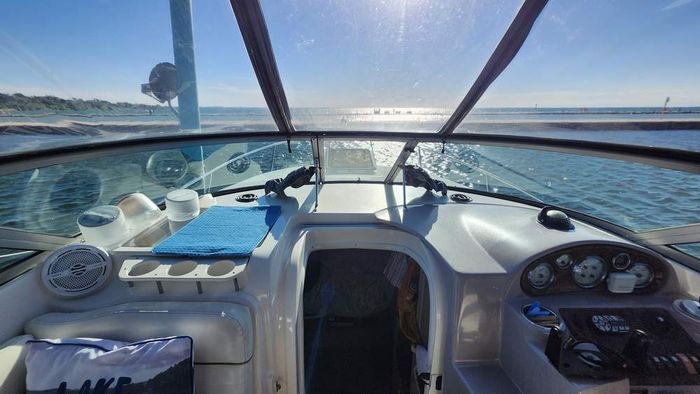 2004 Rinker 270 Fiesta Vee Photo 10 of 21