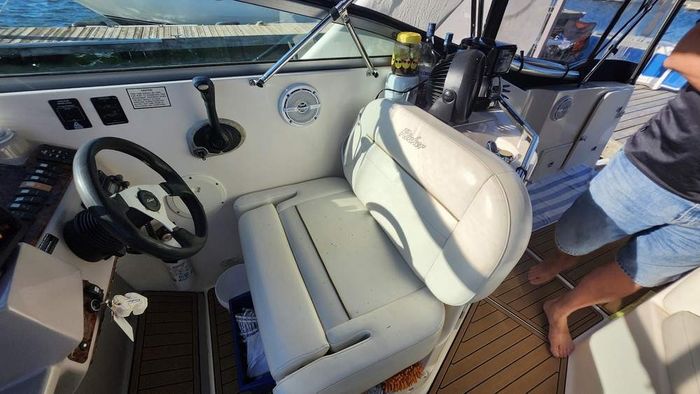 2004 Rinker 270 Fiesta Vee Photo 12 of 21