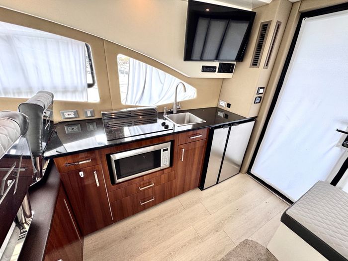 2015 Carver c37 Photo 13 of 29