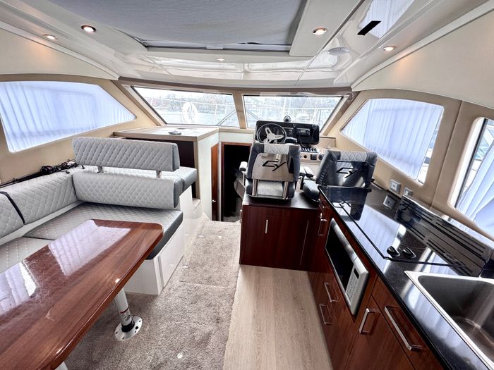 2015 Carver c37 Photo 11 of 29