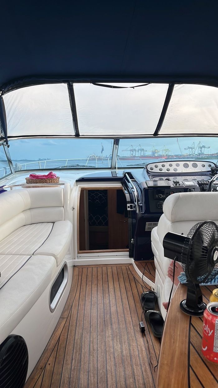 2003 Sealine S37 Photo 8 of 21