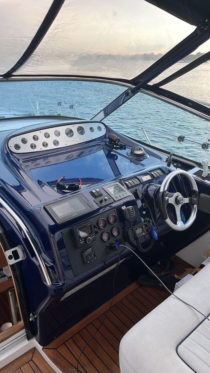 2003 Sealine S37 Photo 9 of 21