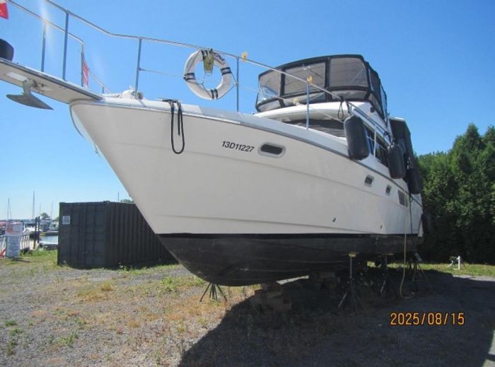 1992 Bayliner 4387 Motor Yacht Photo 6 of 6