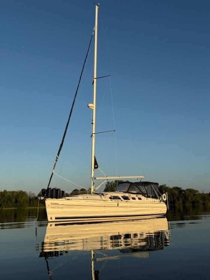 2009 Hunter 41 DS Photo 1 of 24