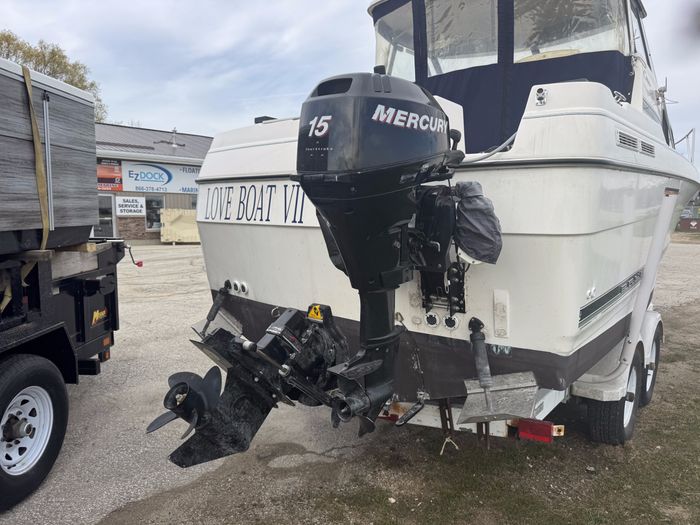 1999 Bayliner Sierra Photo 1 of 1