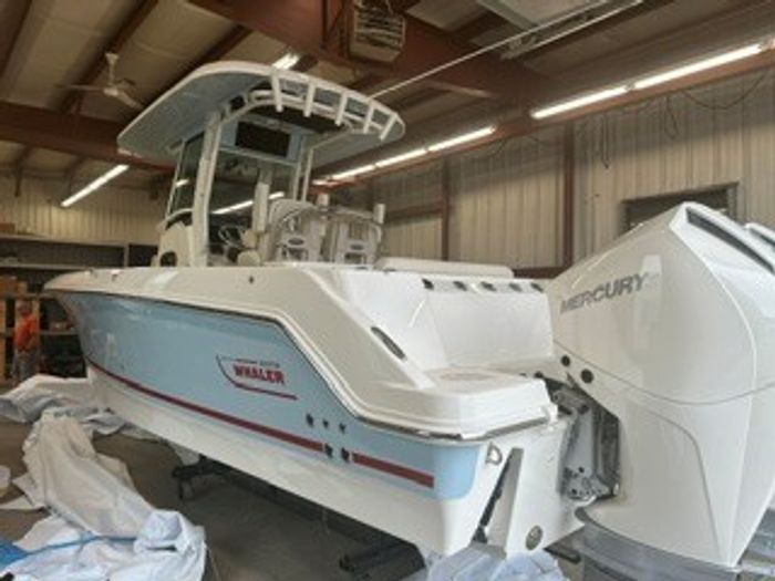 2024 Boston Whaler 250 Outrage Photo 5 of 8