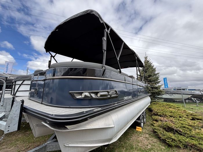2022 Legend V-Series Lounge 27 Sport Pro Photo 3 of 17
