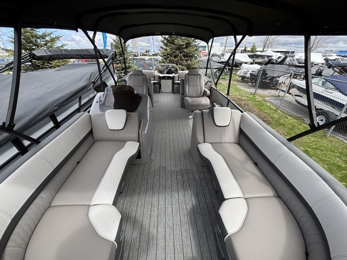 2022 Legend V-Series Lounge 27 Sport Pro Photo 7 of 17