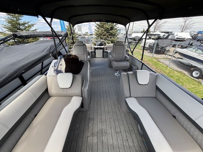 2022 Legend V-Series Lounge 27 Sport Pro Photo 8 of 17