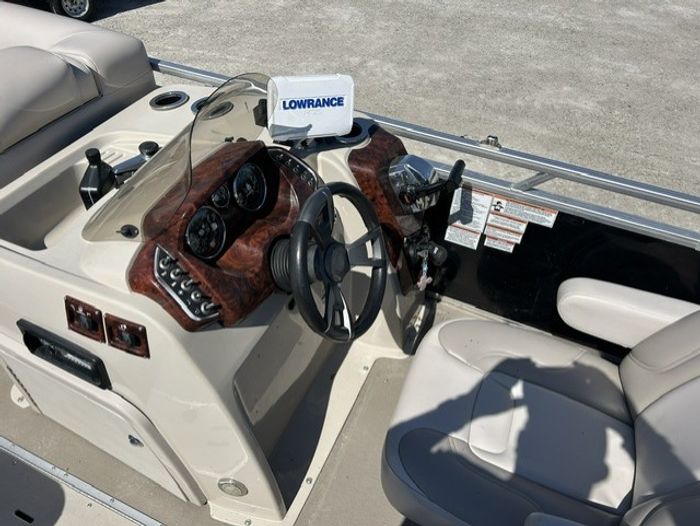 2014 Princecraft Quorum 25 SE Photo 5 sur 9