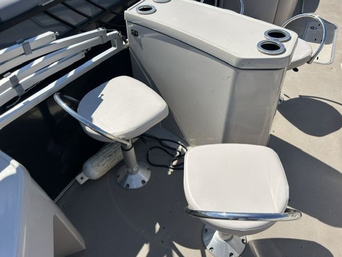 2014 Princecraft Quorum 25 SE Photo 6 sur 9